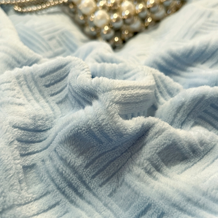 91家纺网 家纺一手货源 找家纺 如一 2025新款A类3D立体雕花牛奶绒四件套 编织纹-天蓝