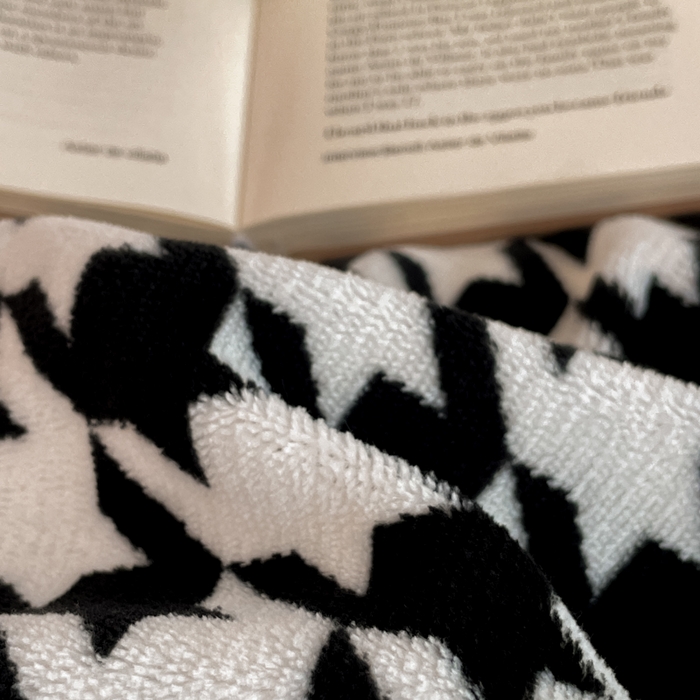 91家纺网 家纺一手货源 找家纺 三朵家纺 2025新款法莱绒混搭四件套 千鸟格-驼