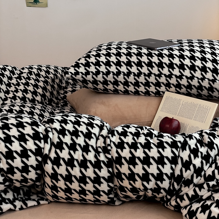 91家纺网 家纺一手货源 找家纺 三朵家纺 2025新款法莱绒混搭四件套 千鸟格-驼