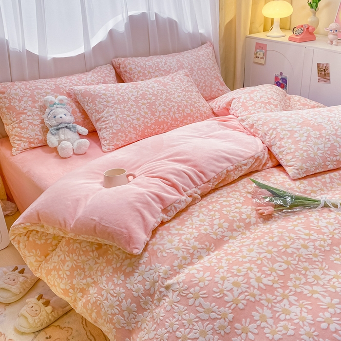 91家纺网 家纺一手货源 找家纺 如一 2025新款A类3D立体雕花牛奶绒四件套 花漾-粉