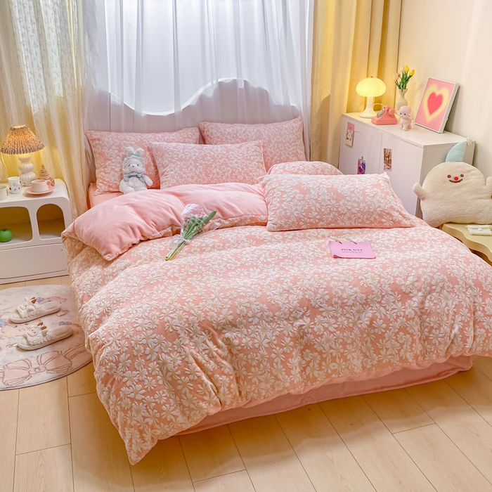 91家纺网 家纺一手货源 找家纺 如一 2025新款A类3D立体雕花牛奶绒四件套 花漾-粉