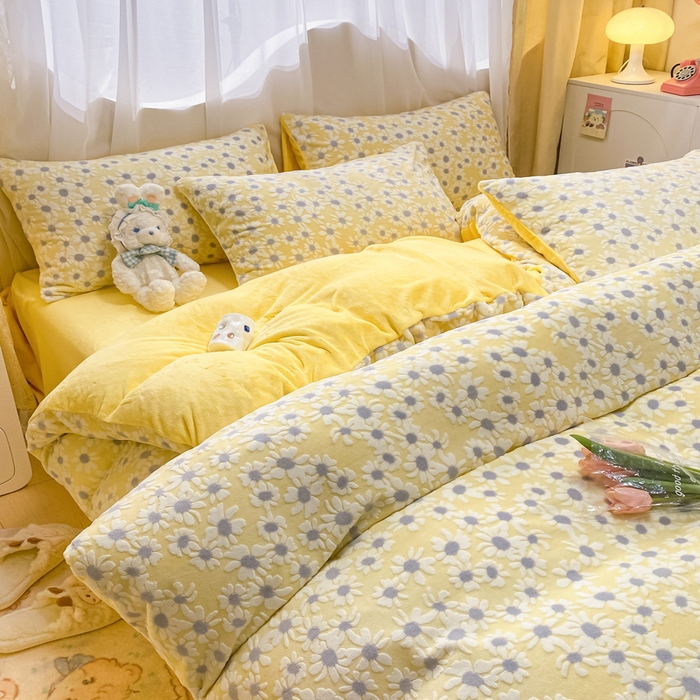 91家纺网 家纺一手货源 找家纺 如一 2025新款A类3D立体雕花牛奶绒四件套 花漾-黄