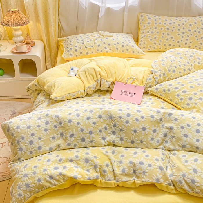 91家纺网 家纺一手货源 找家纺 如一 2025新款A类3D立体雕花牛奶绒四件套 花漾-黄