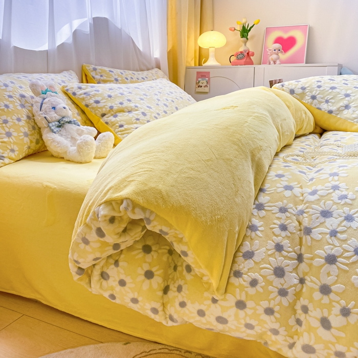 91家纺网 家纺一手货源 找家纺 如一 2025新款A类3D立体雕花牛奶绒四件套 花漾-黄