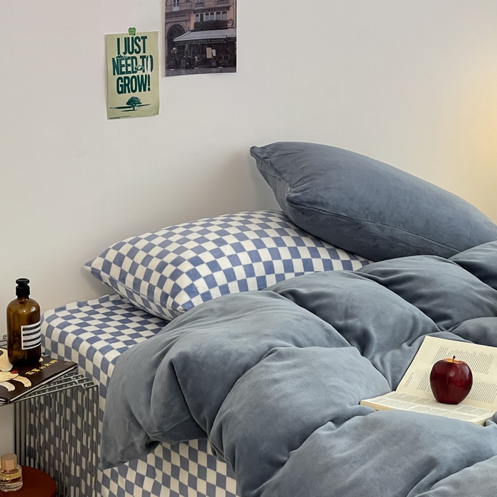 91家纺网 家纺一手货源 找家纺 三朵家纺 2025新款法莱绒混搭四件套 蔚蓝+蓝格