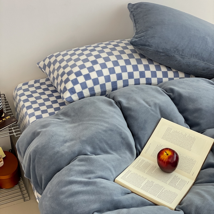 91家纺网 家纺一手货源 找家纺 三朵家纺 2025新款法莱绒混搭四件套 蔚蓝+蓝格