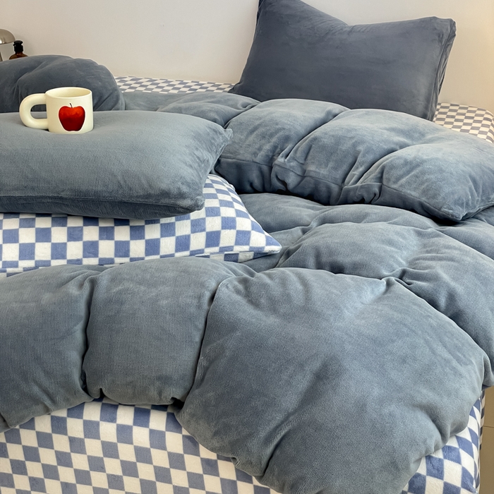 91家纺网 家纺一手货源 找家纺 三朵家纺 2025新款法莱绒混搭四件套 蔚蓝+蓝格