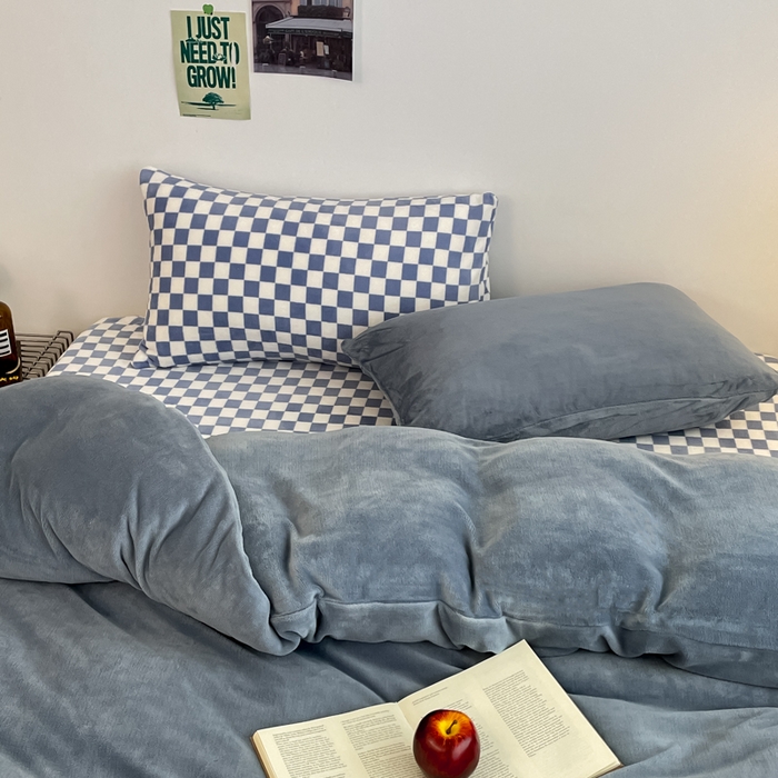 91家纺网 家纺一手货源 找家纺 三朵家纺 2025新款法莱绒混搭四件套 蔚蓝+蓝格