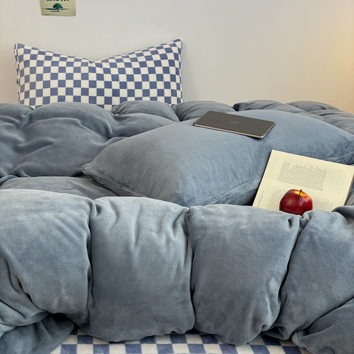 91家纺网 家纺一手货源 找家纺 三朵家纺 2025新款法莱绒混搭四件套 蔚蓝+蓝格