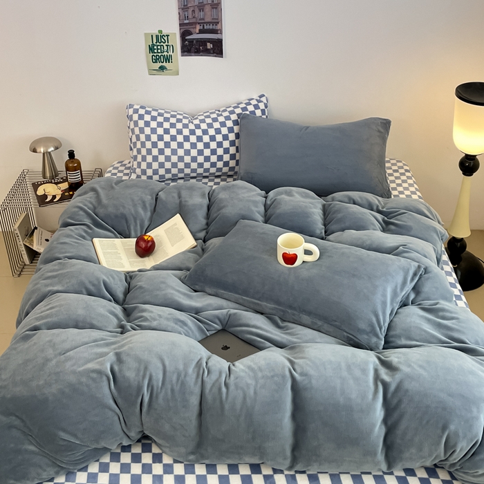 91家纺网 家纺一手货源 找家纺 三朵家纺 2025新款法莱绒混搭四件套 蔚蓝+蓝格