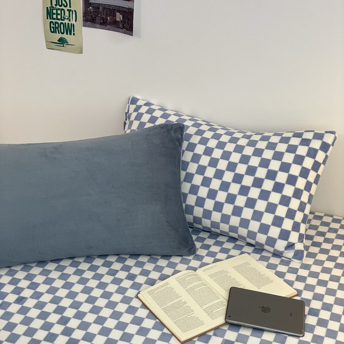 91家纺网 家纺一手货源 找家纺 三朵家纺 2025新款法莱绒混搭四件套 蔚蓝+蓝格