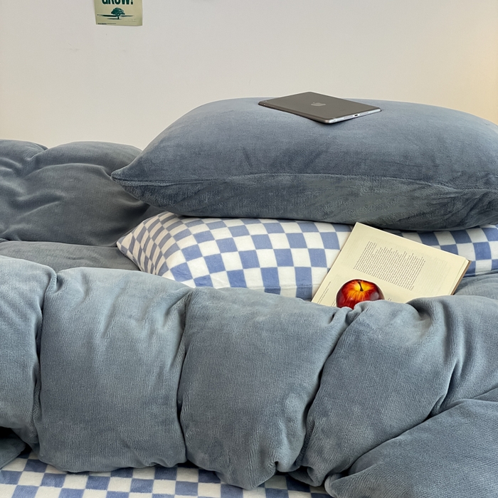 91家纺网 家纺一手货源 找家纺 三朵家纺 2025新款法莱绒混搭四件套 蔚蓝+蓝格