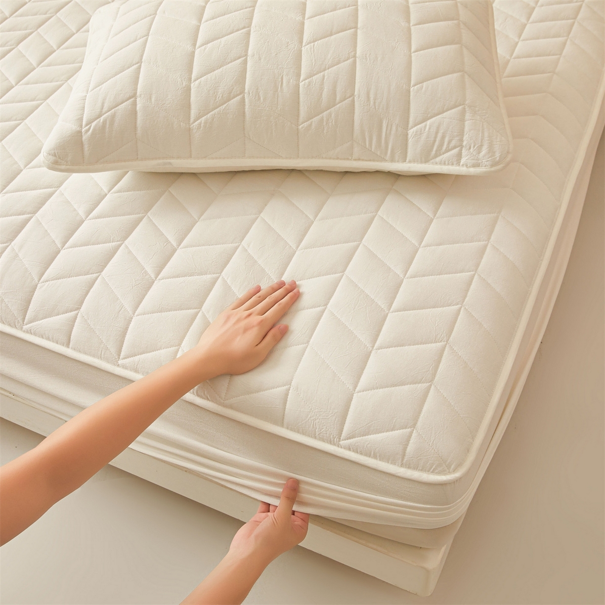 91家纺网 家纺一手货源 找家纺 （总）优眠坊 2025新品全棉色织水洗棉纯棉夹棉抗菌绗缝床笠-幻格系列