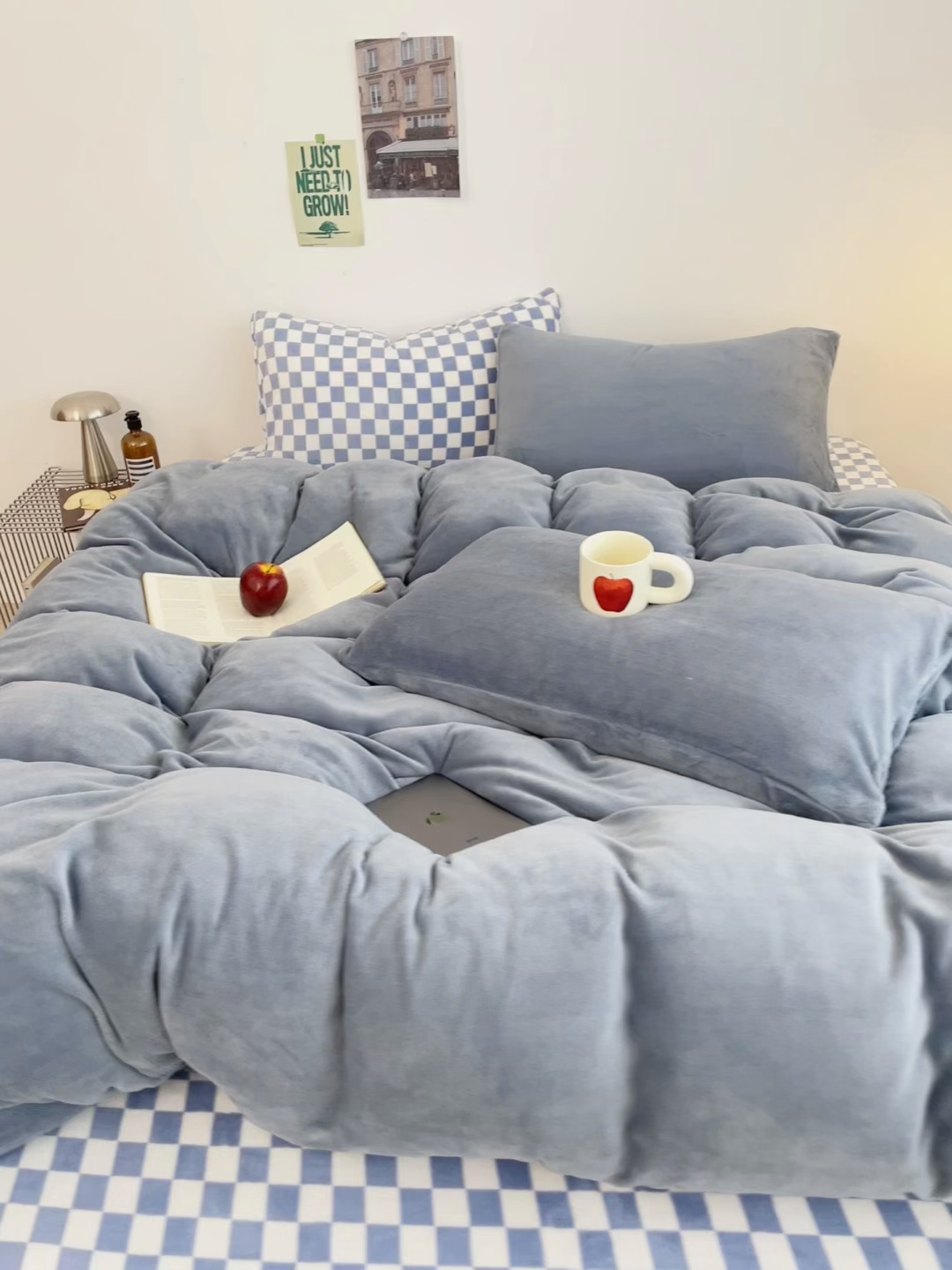 91家纺网 家纺一手货源 找家纺 三朵家纺 2025新款法莱绒混搭四件套 蔚蓝+蓝格