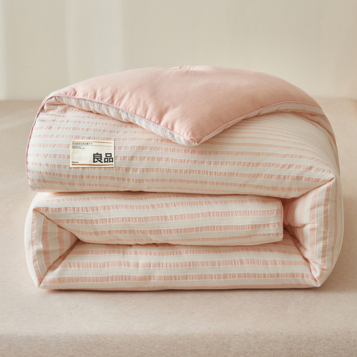 91家纺网 家纺一手货源 找家纺 （总）子由家居 2025新款水洗简约条纹大豆冬被被子被芯