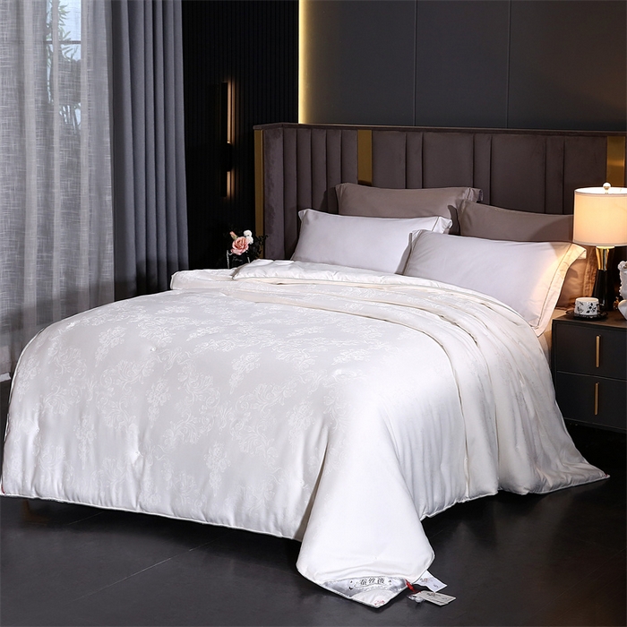 91家纺网 家纺一手货源 找家纺 芭芭棉家纺 2025新款全棉提花云端之梦被子被芯 云端之梦白色