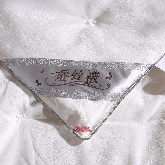 91家纺网 家纺一手货源 找家纺 芭芭棉家纺 2025新款全棉提花云端之梦被子被芯 云端之梦白色