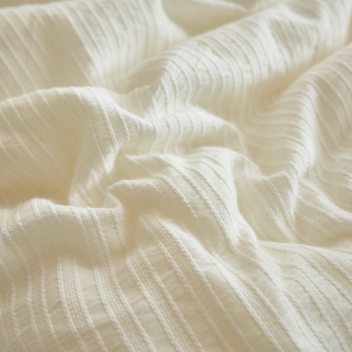 91家纺网 家纺一手货源 找家纺 子由家居 2025新款水洗简约条纹大豆冬被被子被芯 色织条纹-本白