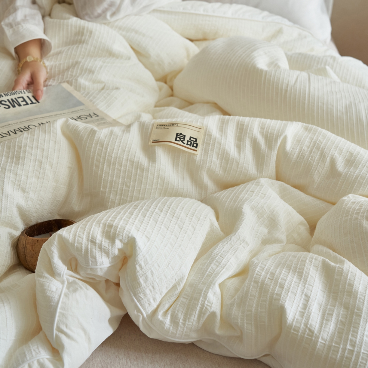 91家纺网 家纺一手货源 找家纺 子由家居 2025新款水洗简约条纹大豆冬被被子被芯 色织条纹-本白