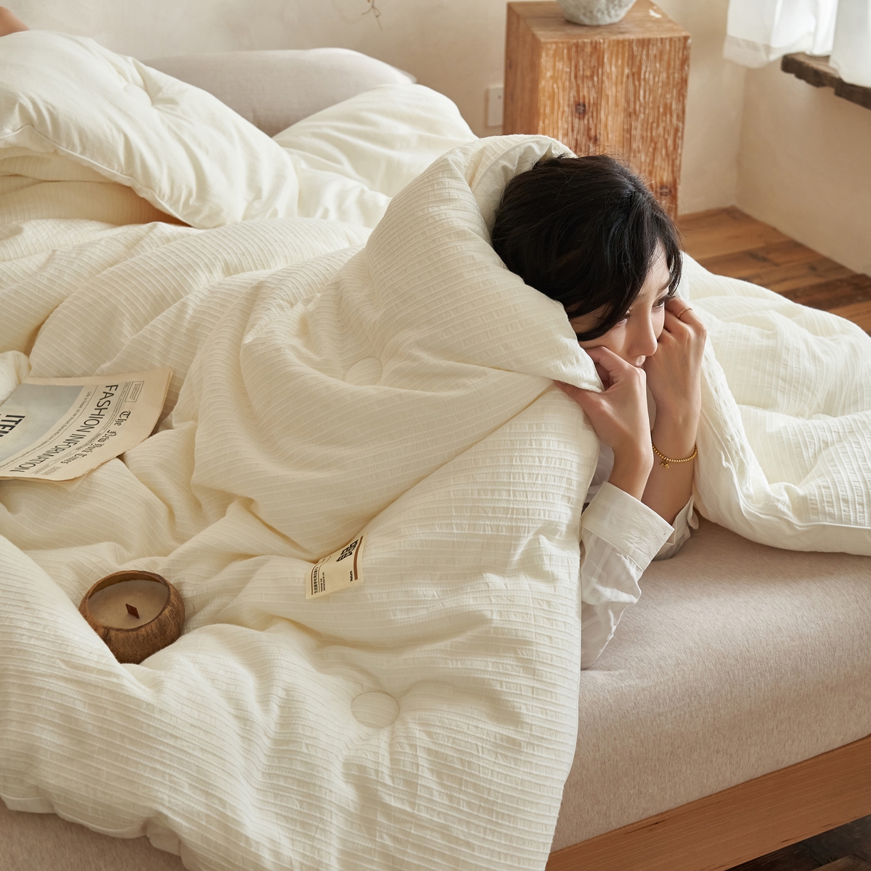 91家纺网 家纺一手货源 找家纺 子由家居 2025新款水洗简约条纹大豆冬被被子被芯 色织条纹-本白