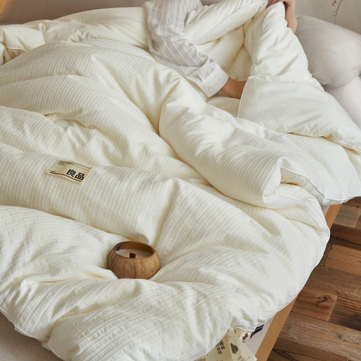 91家纺网 家纺一手货源 找家纺 子由家居 2025新款水洗简约条纹大豆冬被被子被芯 色织条纹-本白