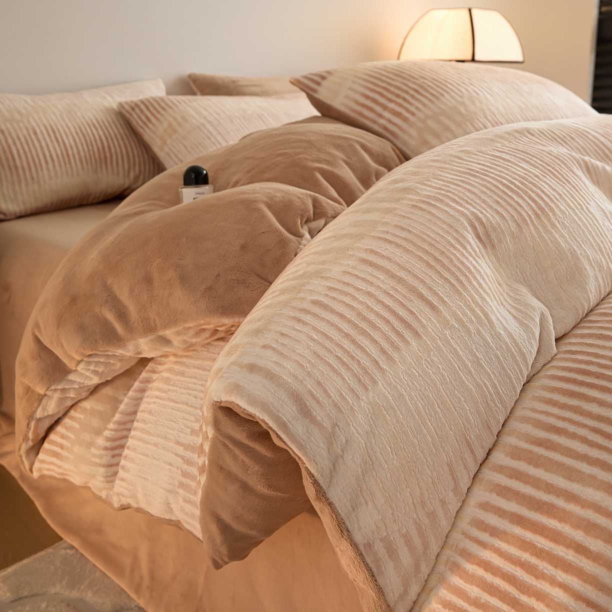 91家纺网 家纺一手货源 找家纺 （总）言一 2025新款A类全消光超柔260G保暖加厚立体雕花牛奶绒四件套