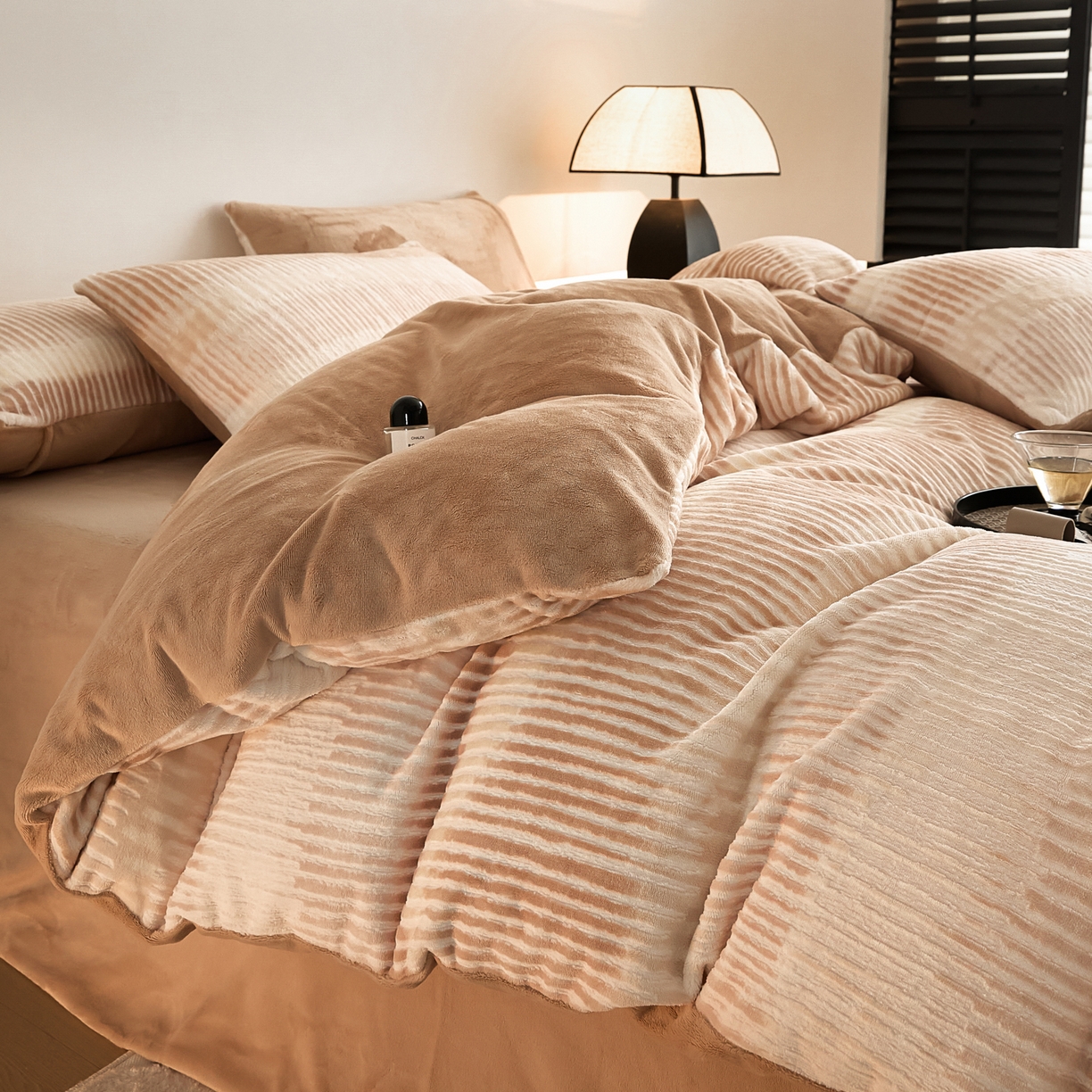 91家纺网 家纺一手货源 找家纺 （总）言一 2025新款A类全消光超柔260G保暖加厚立体雕花牛奶绒四件套