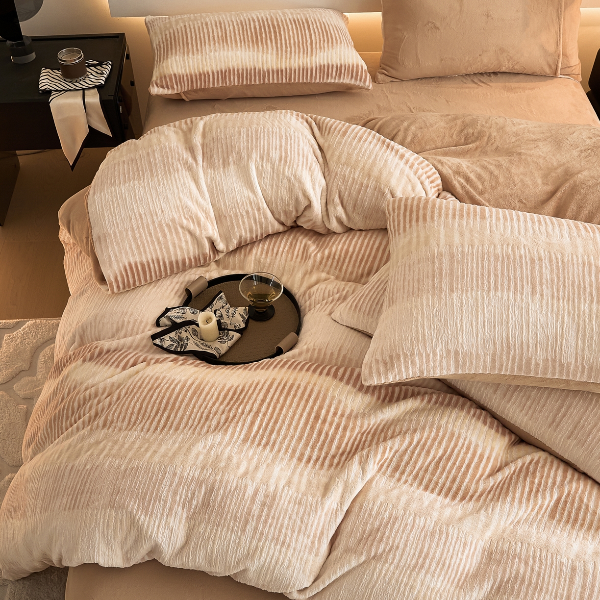 91家纺网 家纺一手货源 找家纺 （总）言一 2025新款A类全消光超柔260G保暖加厚立体雕花牛奶绒四件套