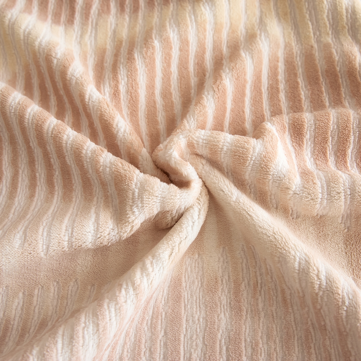 91家纺网 家纺一手货源 找家纺 （总）言一 2025新款A类全消光超柔260G保暖加厚立体雕花牛奶绒四件套