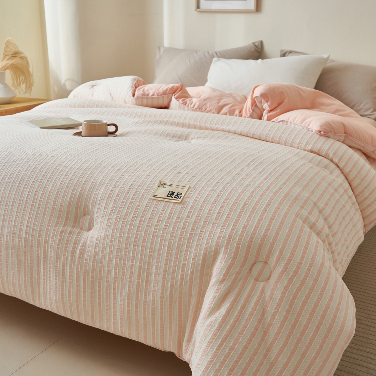 91家纺网 家纺一手货源 找家纺 子由家居 2025新款水洗简约条纹大豆冬被被子被芯 色织条纹-浅粉