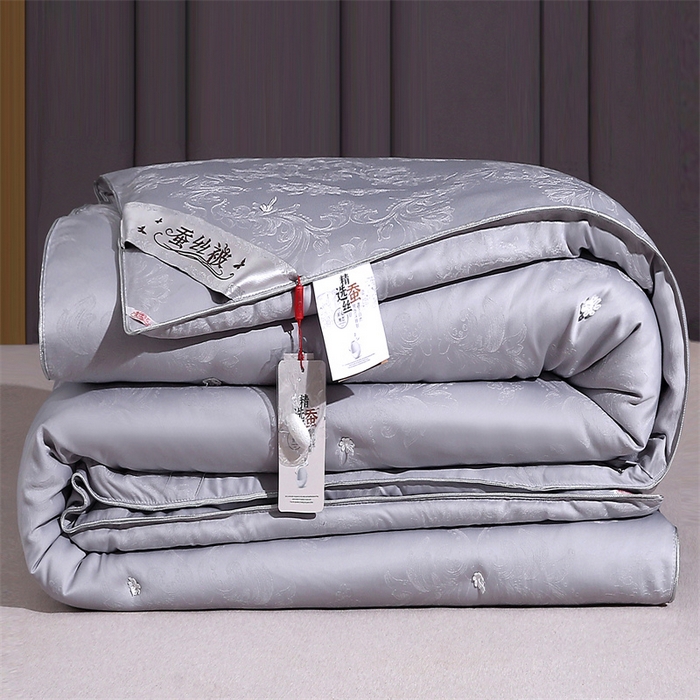 91家纺网 家纺一手货源 找家纺 芭芭棉家纺 2025新款全棉提花云端之梦被子被芯 云端之梦高级灰