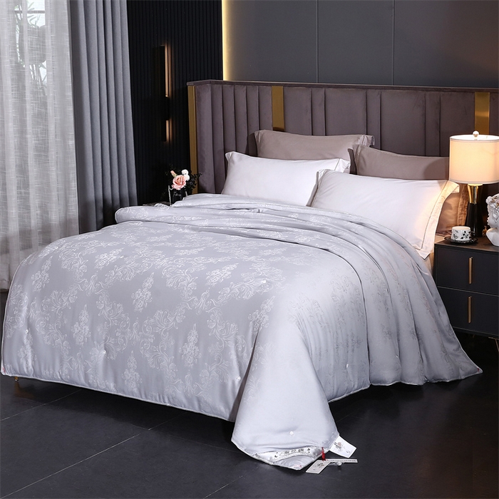 91家纺网 家纺一手货源 找家纺 芭芭棉家纺 2025新款全棉提花云端之梦被子被芯 云端之梦高级灰