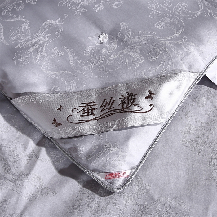 91家纺网 家纺一手货源 找家纺 芭芭棉家纺 2025新款全棉提花云端之梦被子被芯 云端之梦高级灰