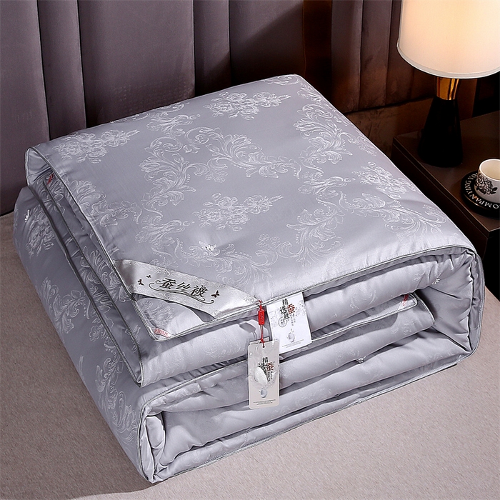 91家纺网 家纺一手货源 找家纺 芭芭棉家纺 2025新款全棉提花云端之梦被子被芯 云端之梦高级灰