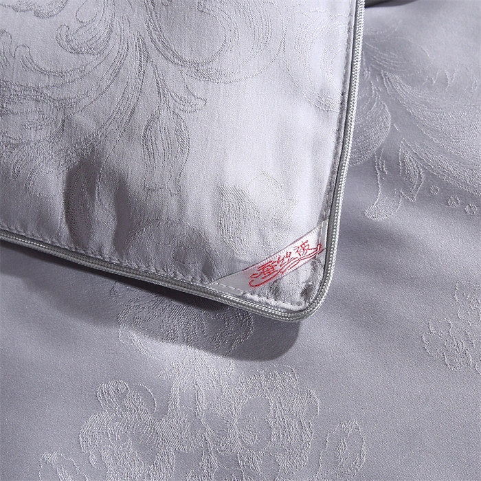 91家纺网 家纺一手货源 找家纺 芭芭棉家纺 2025新款全棉提花云端之梦被子被芯 云端之梦高级灰