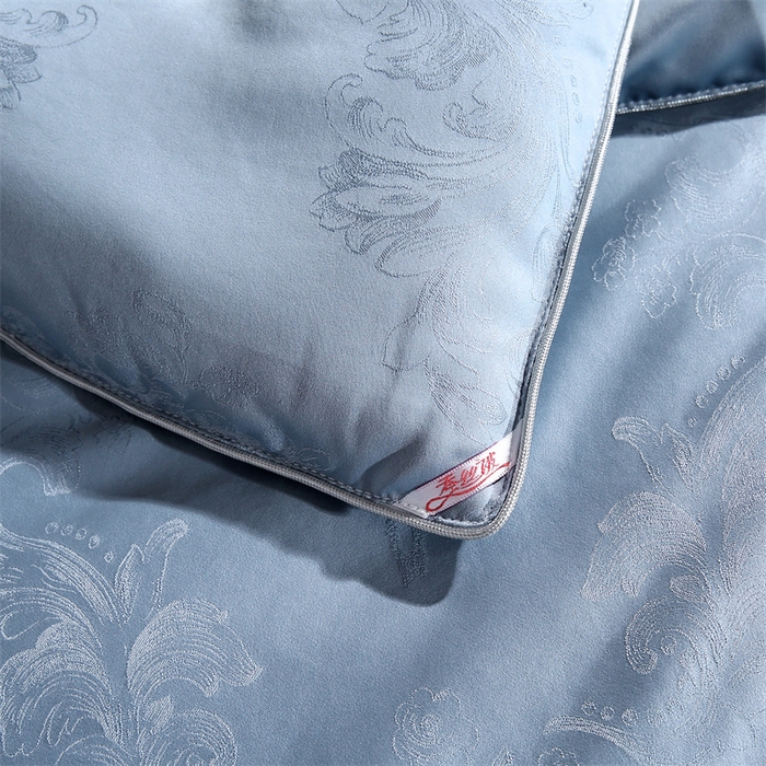 91家纺网 家纺一手货源 找家纺 芭芭棉家纺 2025新款全棉提花云端之梦被子被芯 云端之梦蓝色