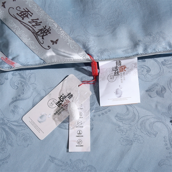 91家纺网 家纺一手货源 找家纺 芭芭棉家纺 2025新款全棉提花云端之梦被子被芯 云端之梦蓝色