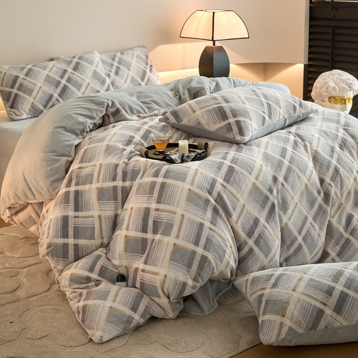 91家纺网 家纺一手货源 找家纺 （总）言一 2025新款A类全消光超柔260G保暖加厚立体雕花牛奶绒四件套