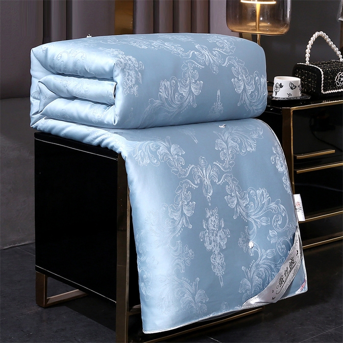 91家纺网 家纺一手货源 找家纺 芭芭棉家纺 2025新款全棉提花云端之梦被子被芯 云端之梦蓝色