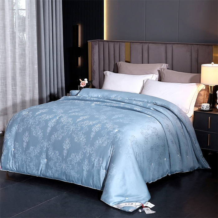 91家纺网 家纺一手货源 找家纺 芭芭棉家纺 2025新款全棉提花云端之梦被子被芯 云端之梦蓝色