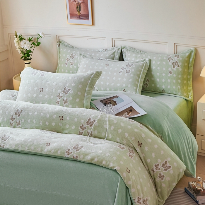 91家纺网 家纺一手货源 找家纺 尚品凤凰 2025新款雕花绒牛奶绒四件套 花间蝶舞-绿