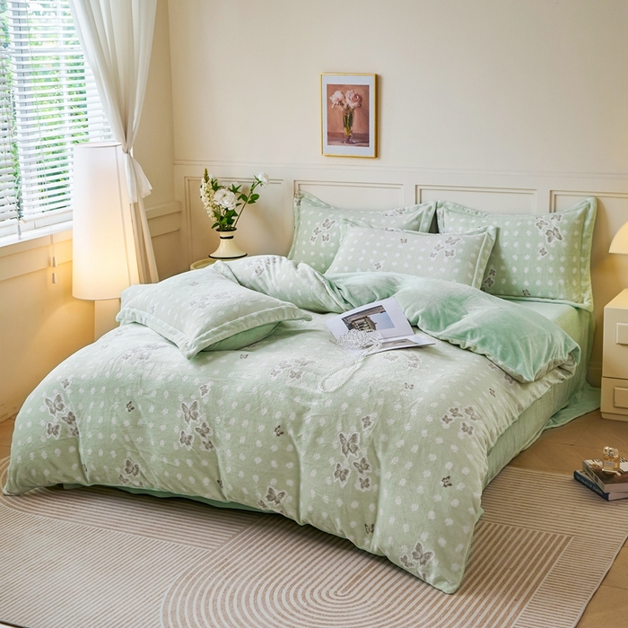 91家纺网 家纺一手货源 找家纺 尚品凤凰 2025新款雕花绒牛奶绒四件套 花间蝶舞-绿