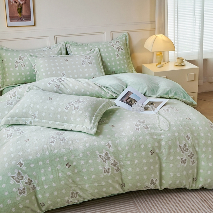 91家纺网 家纺一手货源 找家纺 尚品凤凰 2025新款雕花绒牛奶绒四件套 花间蝶舞-绿