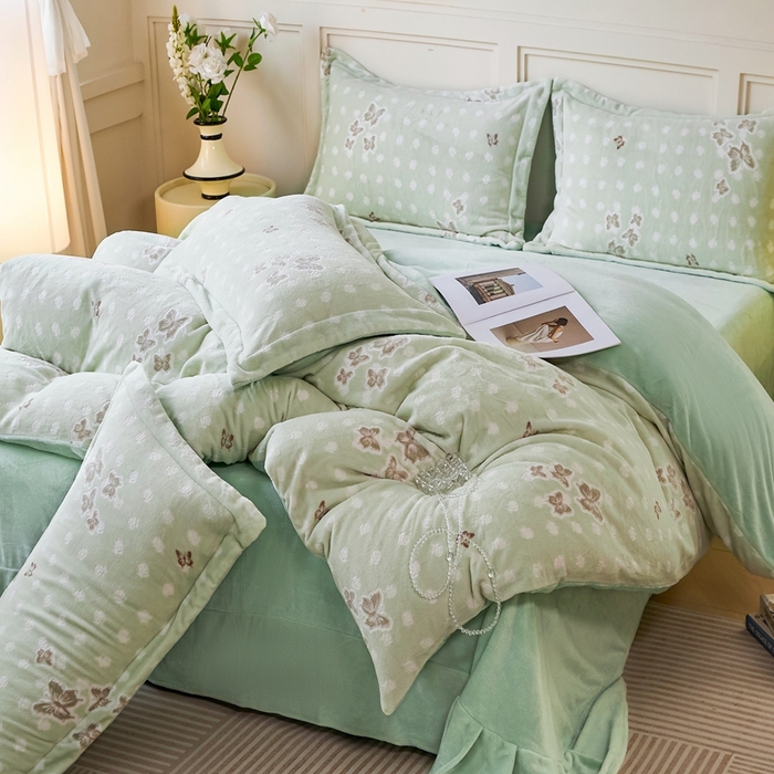 91家纺网 家纺一手货源 找家纺 尚品凤凰 2025新款雕花绒牛奶绒四件套 花间蝶舞-绿