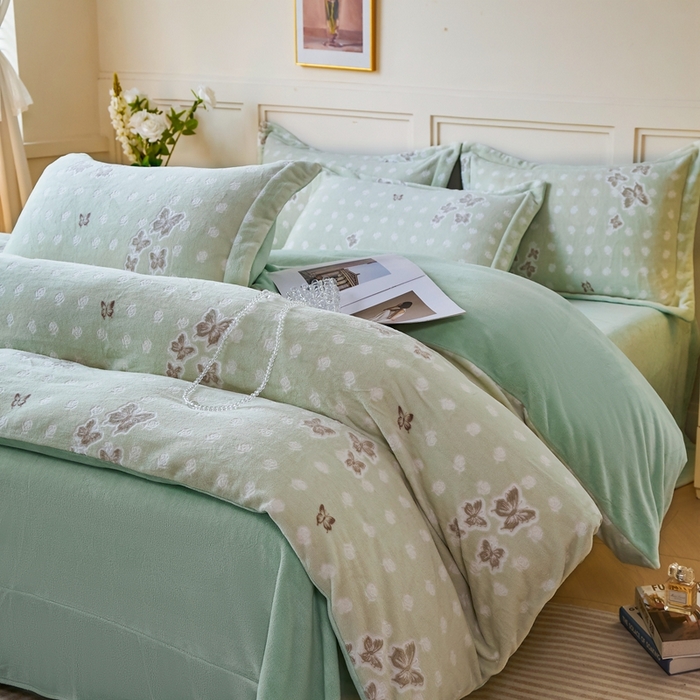 91家纺网 家纺一手货源 找家纺 尚品凤凰 2025新款雕花绒牛奶绒四件套 花间蝶舞-绿