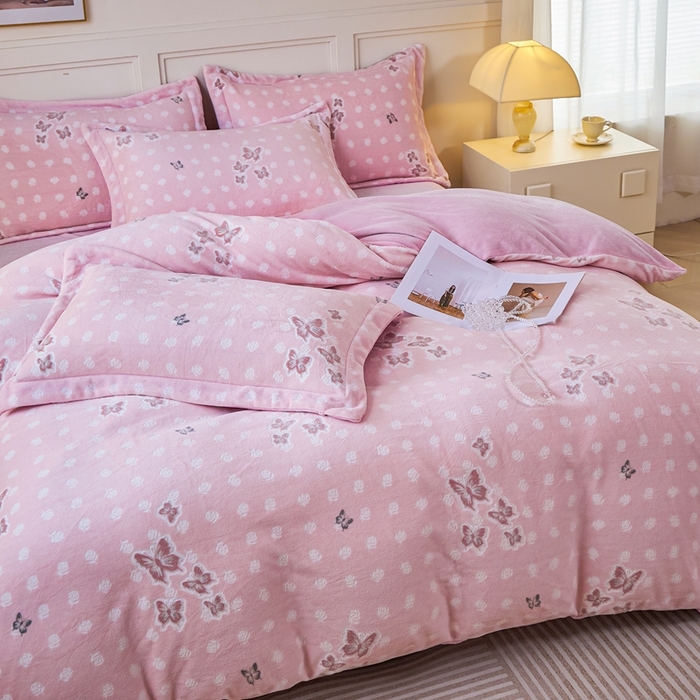 91家纺网 家纺一手货源 找家纺 尚品凤凰 2025新款雕花绒牛奶绒四件套 花间蝶舞-紫