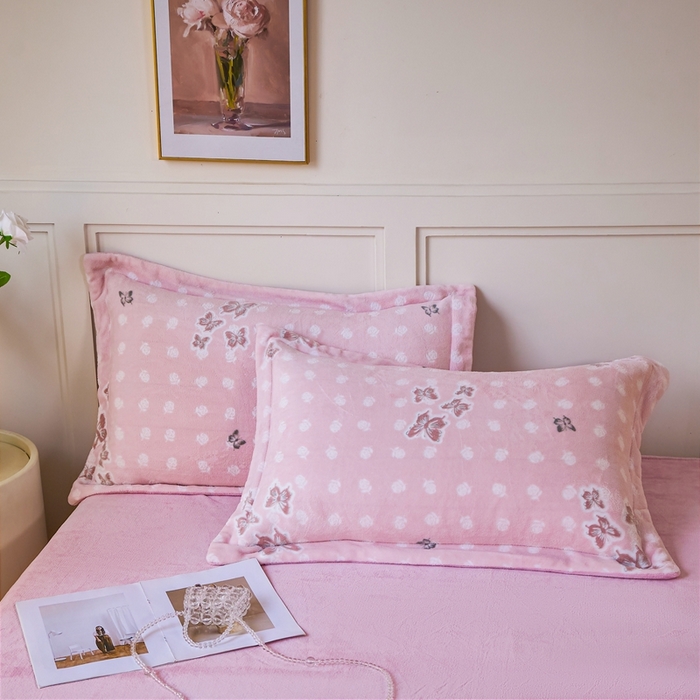 91家纺网 家纺一手货源 找家纺 尚品凤凰 2025新款雕花绒牛奶绒四件套 花间蝶舞-紫