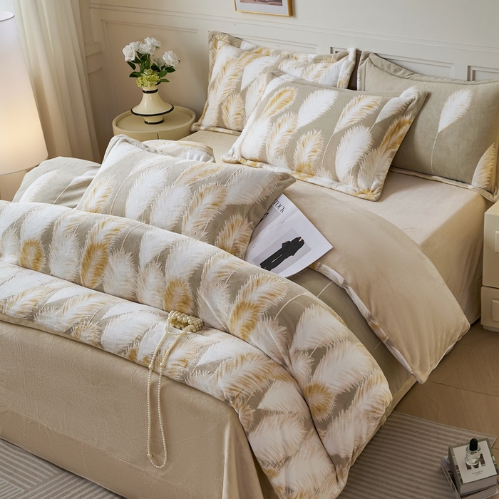 91家纺网 家纺一手货源 找家纺 尚品凤凰 2025新款雕花绒牛奶绒四件套 芦苇花-卡其