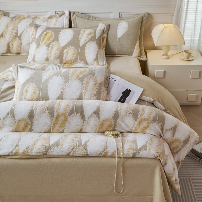 91家纺网 家纺一手货源 找家纺 尚品凤凰 2025新款雕花绒牛奶绒四件套 芦苇花-卡其