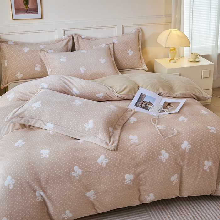 91家纺网 家纺一手货源 找家纺 尚品凤凰 2025新款雕花绒牛奶绒四件套 小樱桃-卡其